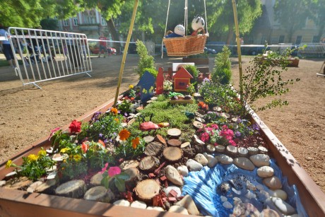 Újra mesés kiskertek a Zichy ligetben - három hétig bárki megnézheti